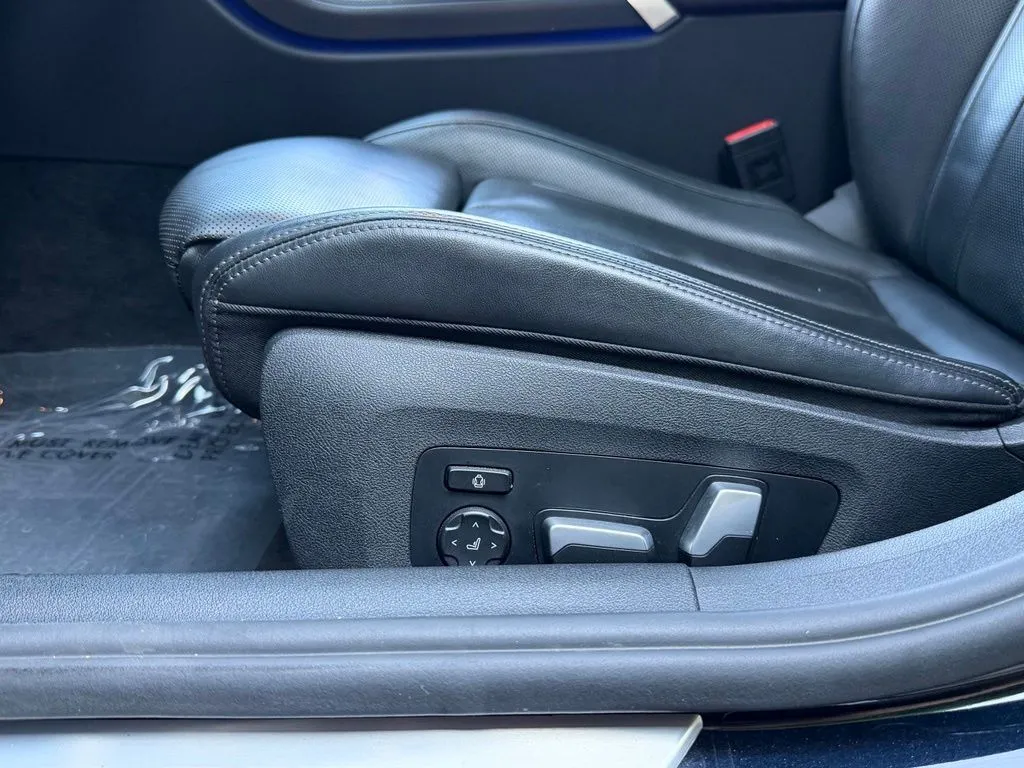 BMW 8 Series photo 27