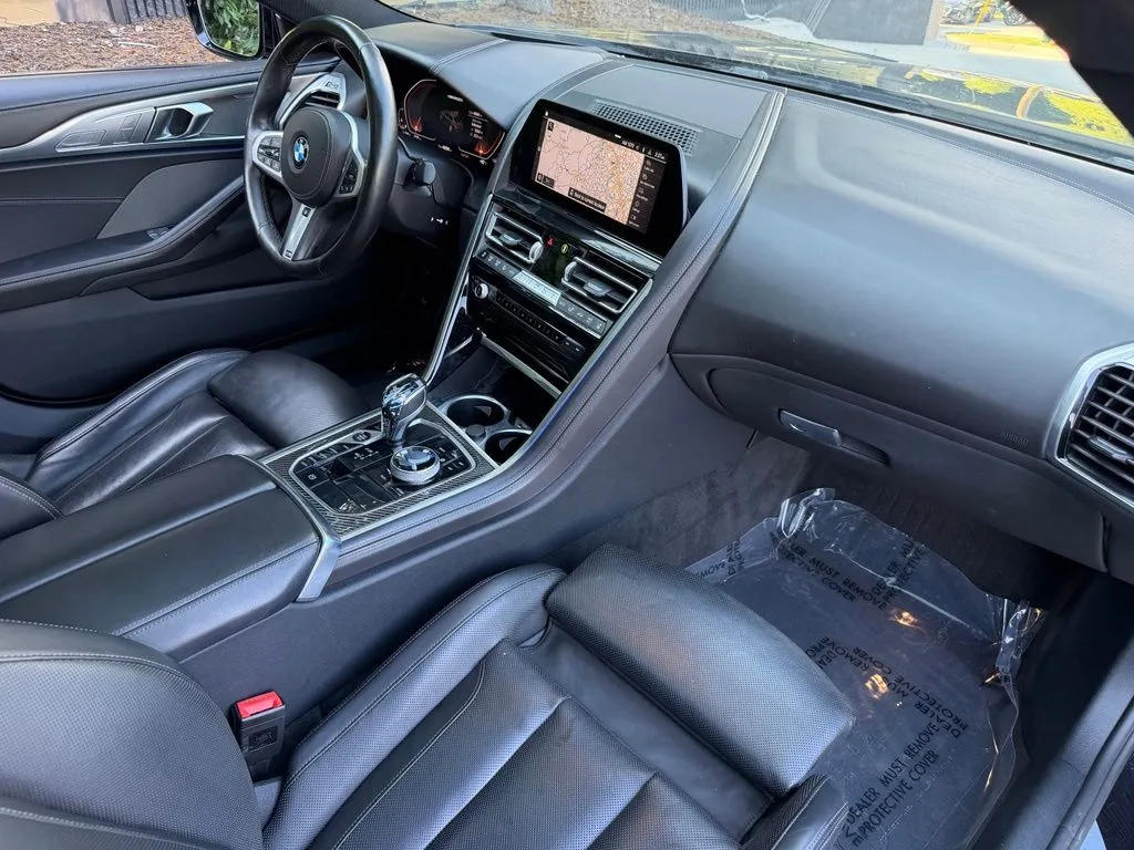 BMW 8 Series photo 33