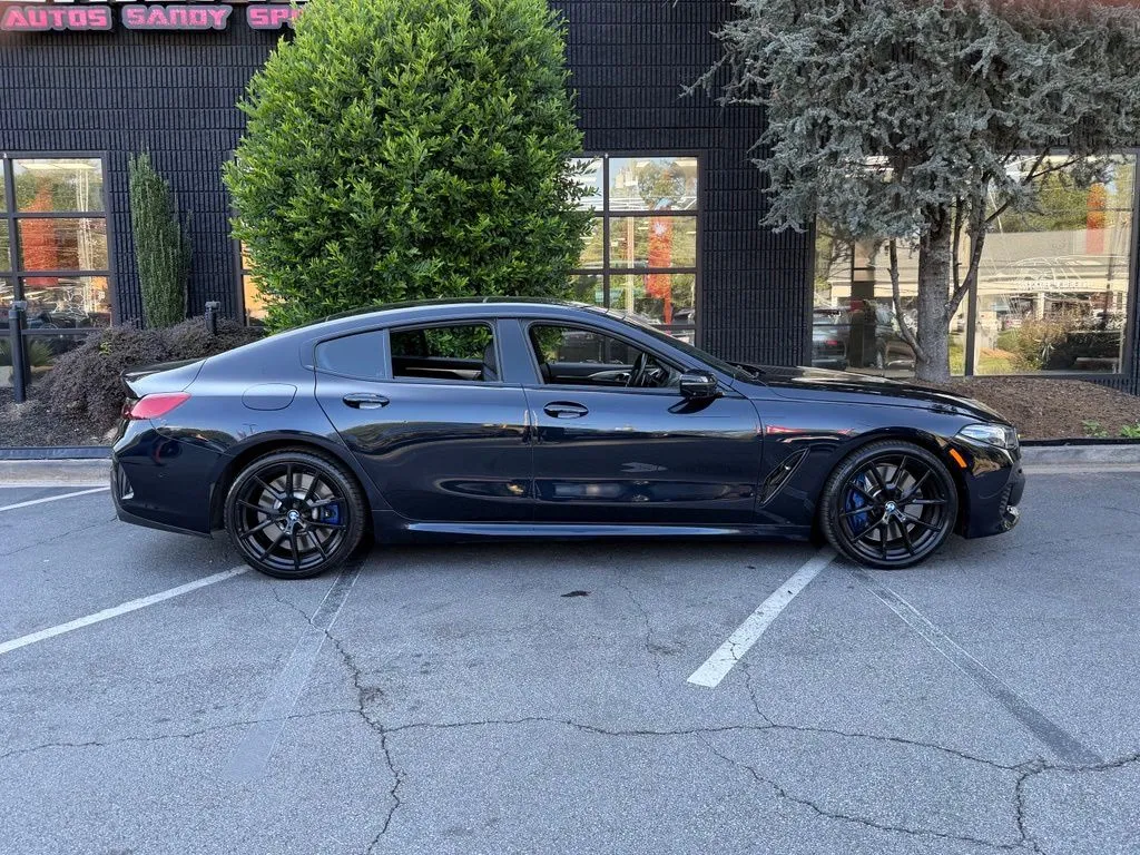 BMW 8 Series photo 21
