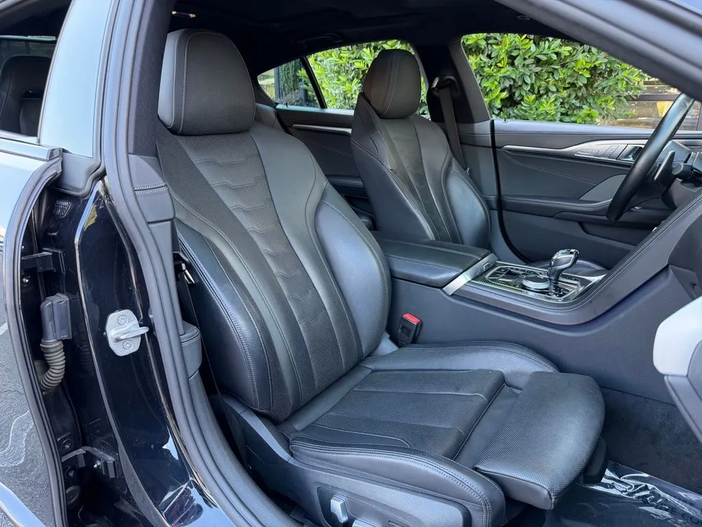 BMW 8 Series photo 35