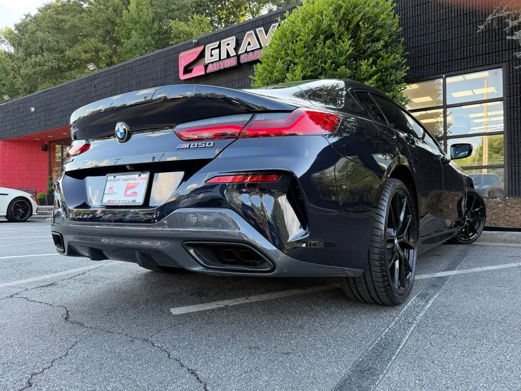 BMW 8 Series photo 13