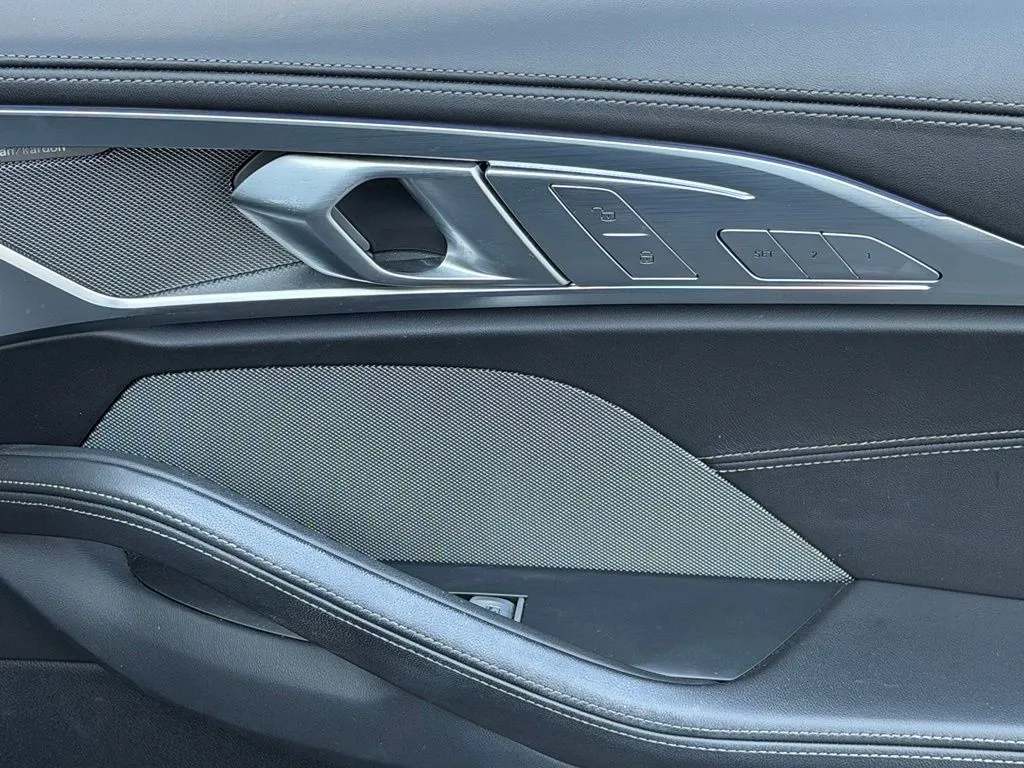 BMW 8 Series photo 38