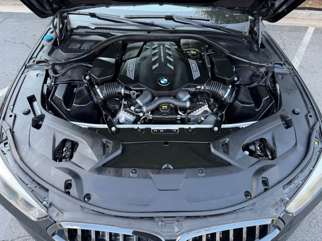 BMW 8 Series photo 6