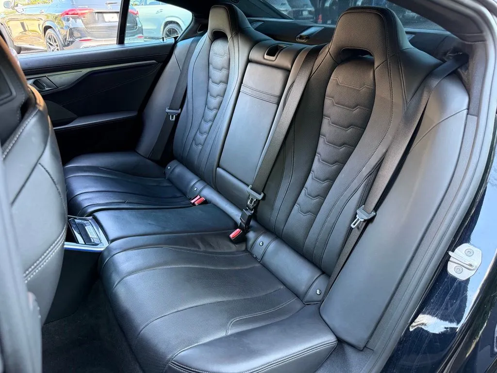 BMW 8 Series photo 32