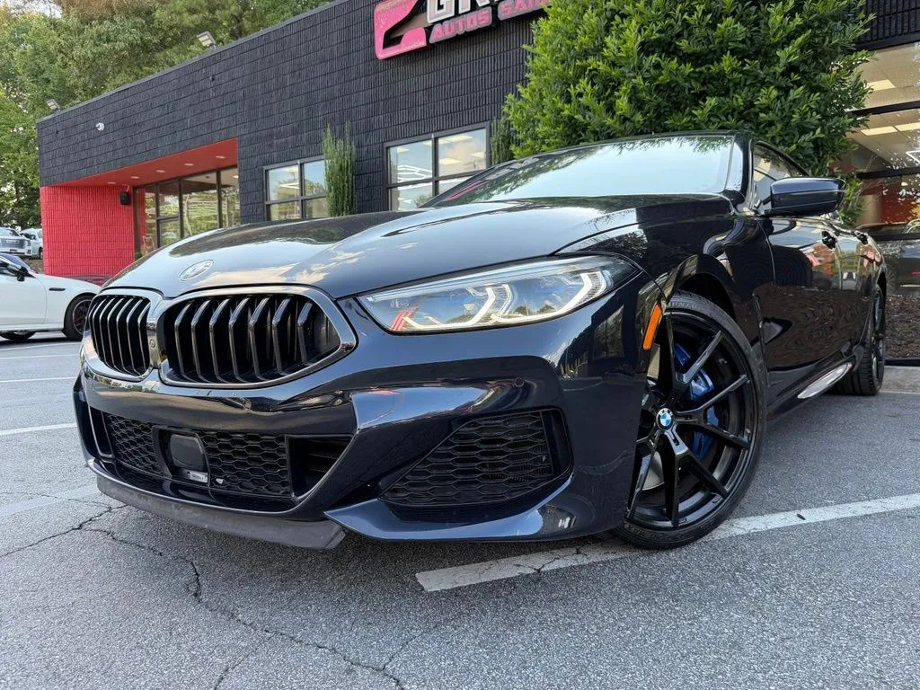 BMW 8 Series photo 2