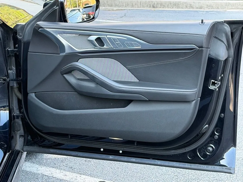 BMW 8 Series photo 37