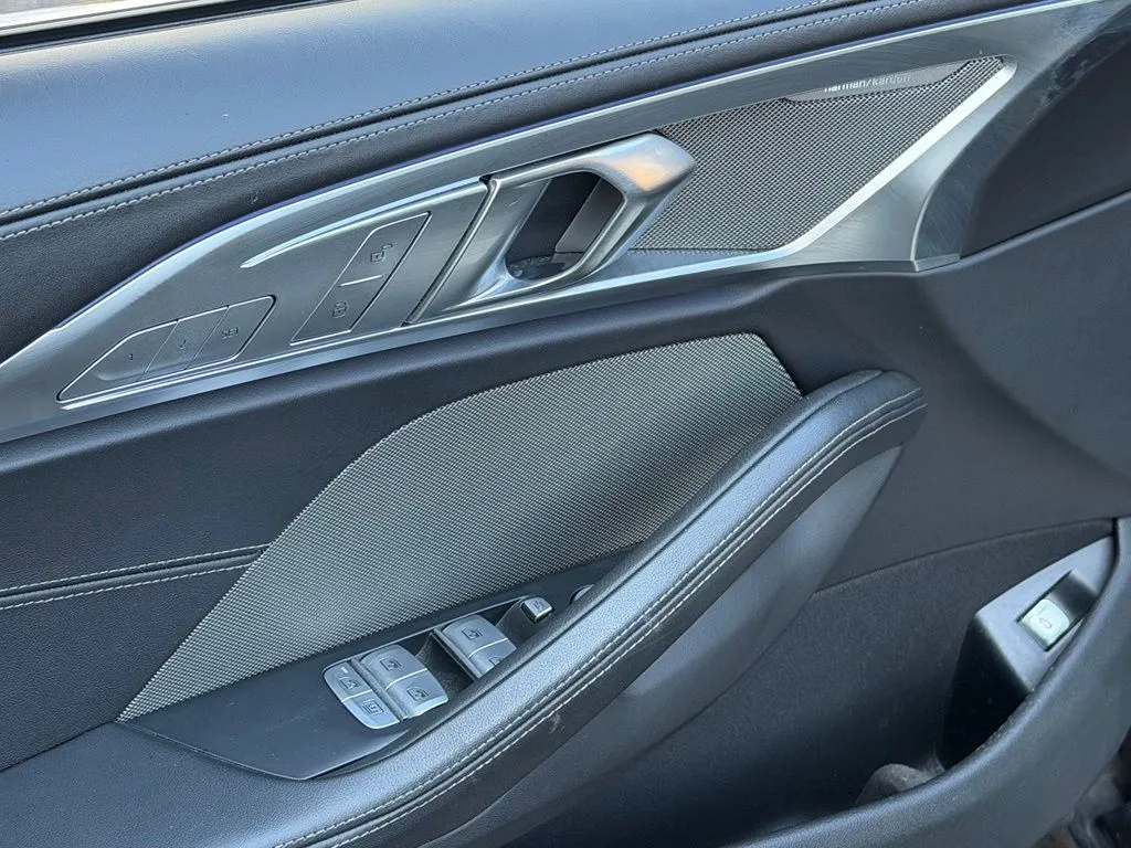 BMW 8 Series photo 30