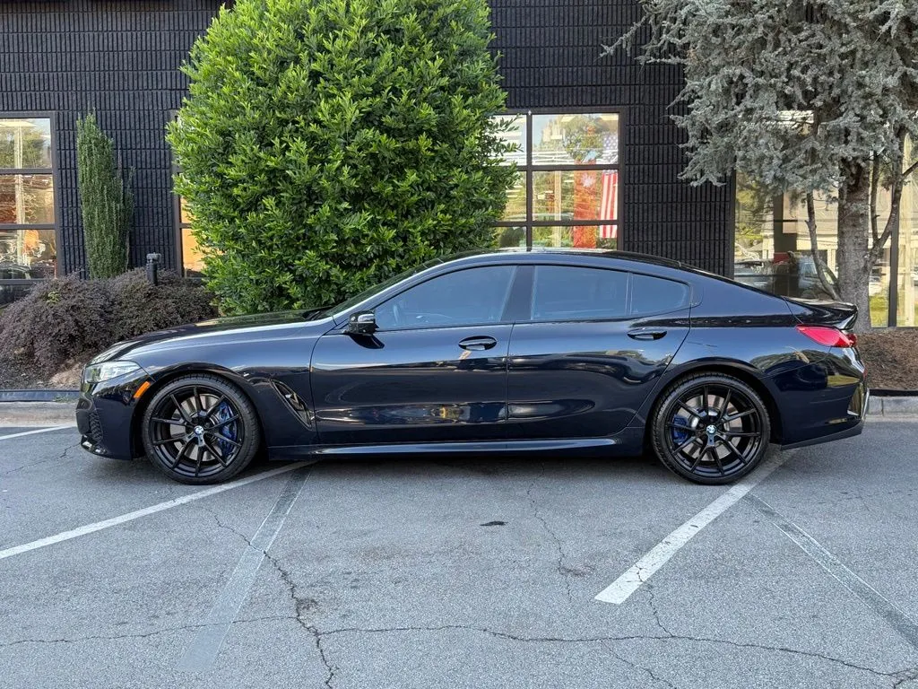 BMW 8 Series photo 9