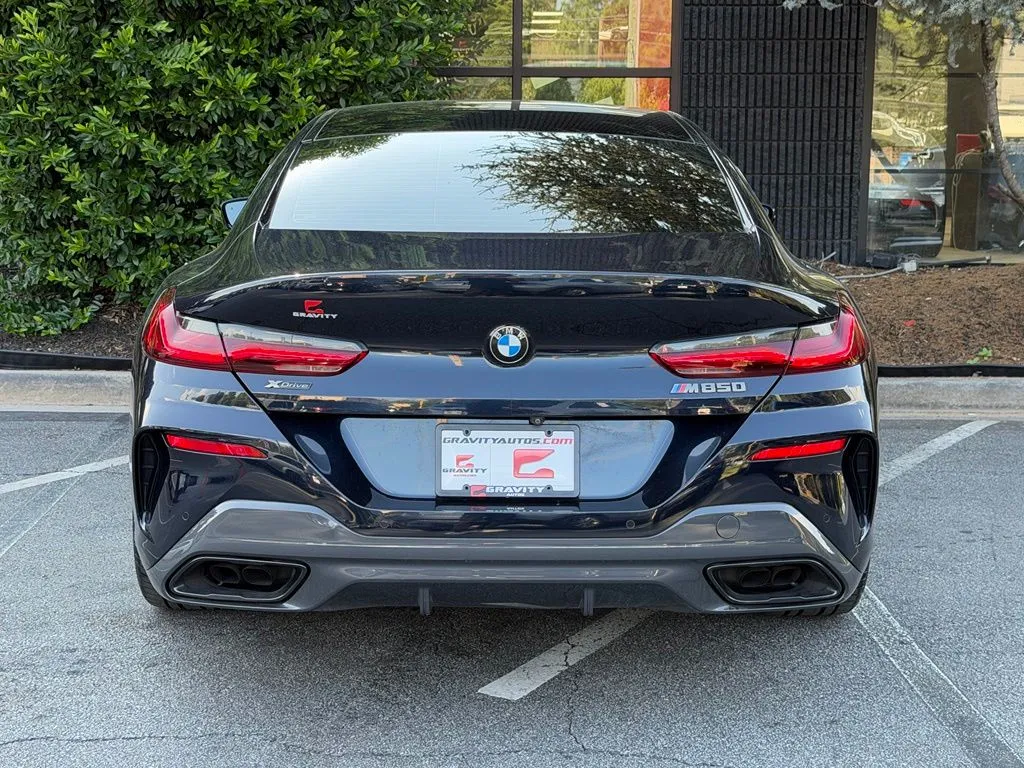 BMW 8 Series photo 14
