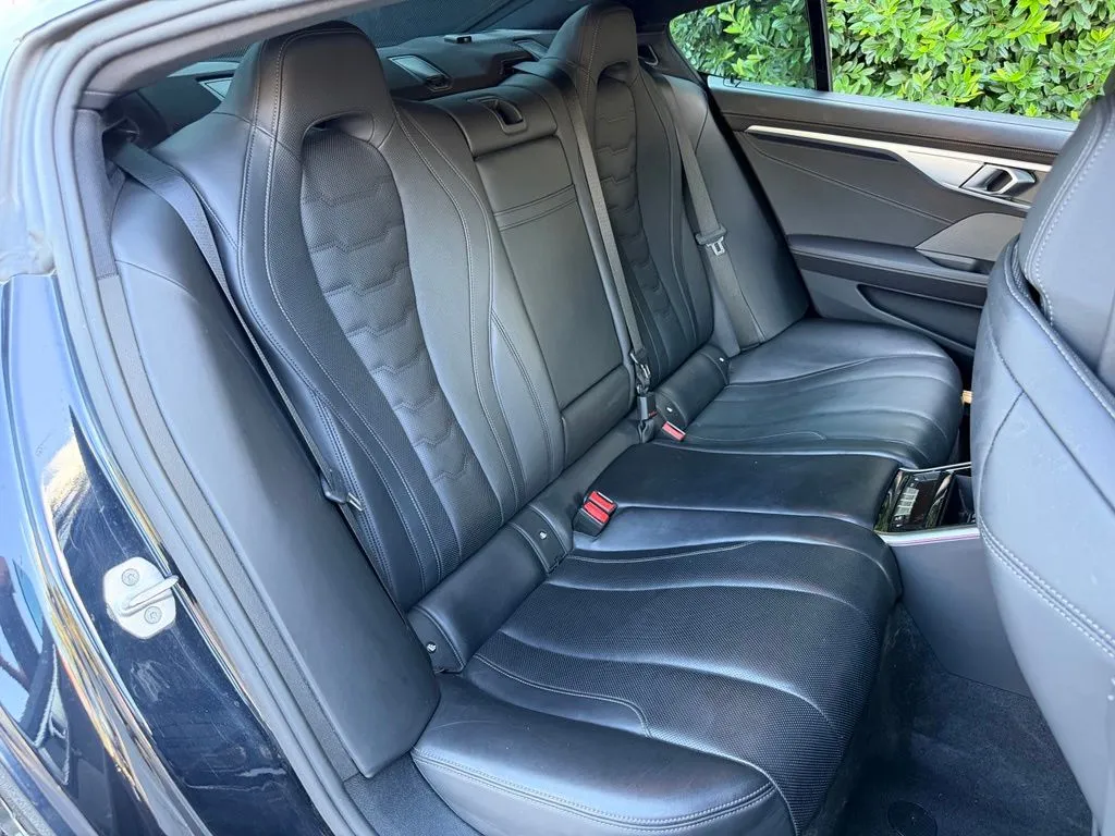 BMW 8 Series photo 40