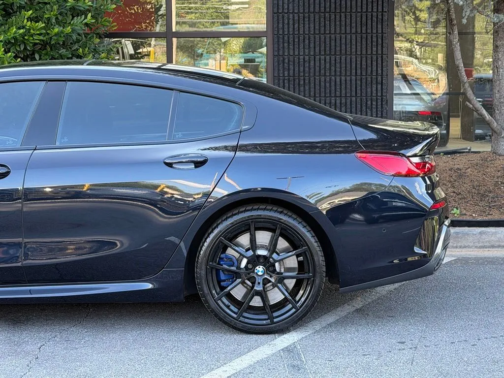 BMW 8 Series photo 11