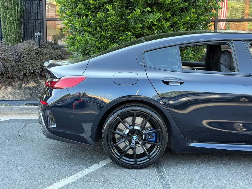 BMW 8 Series photo 22