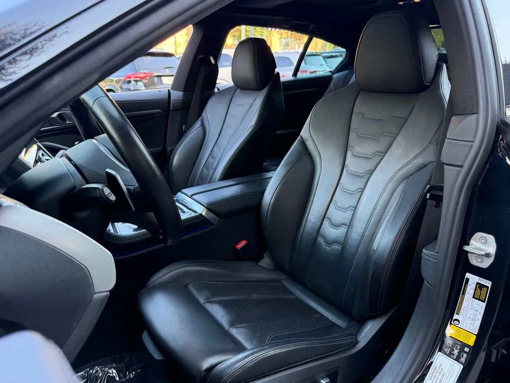 BMW 8 Series photo 26