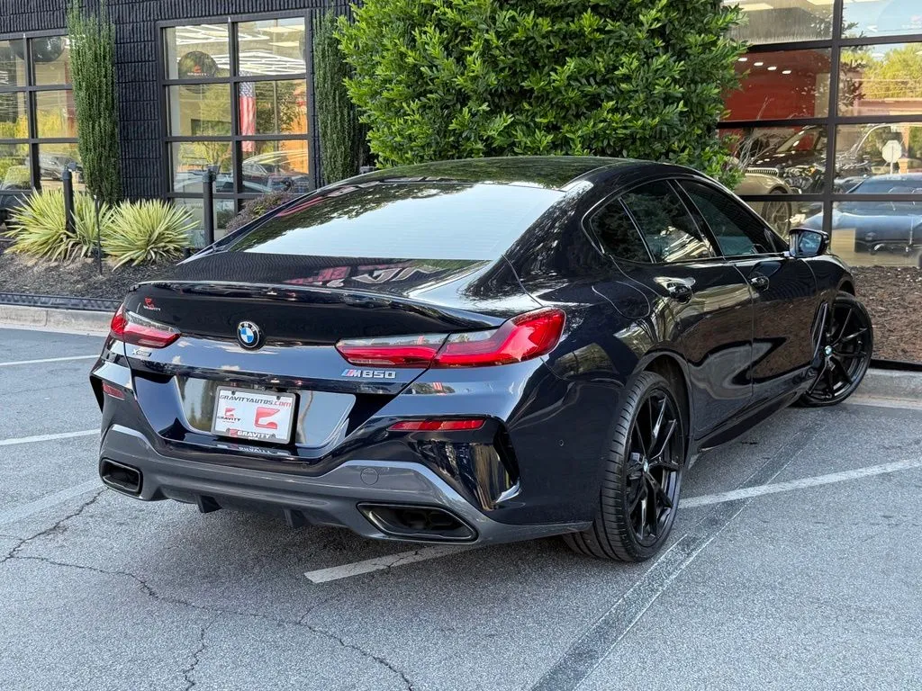 BMW 8 Series photo 12