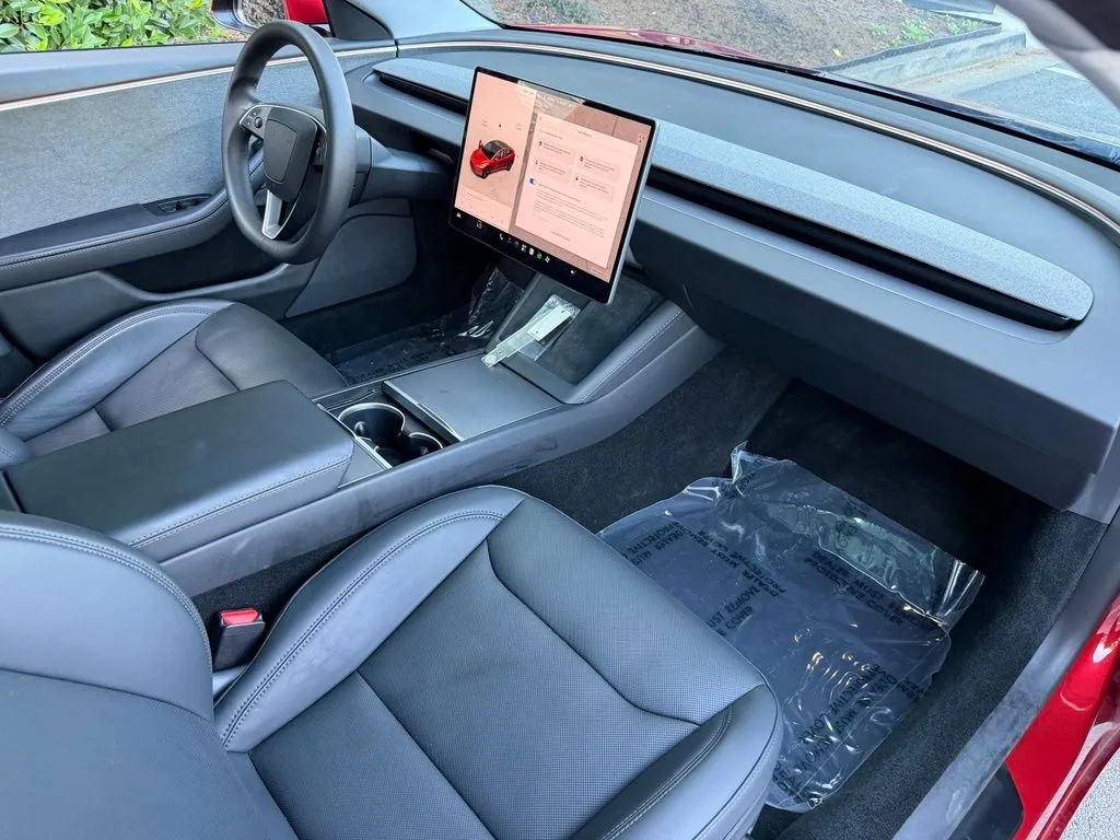 Tesla Model 3 photo 32
