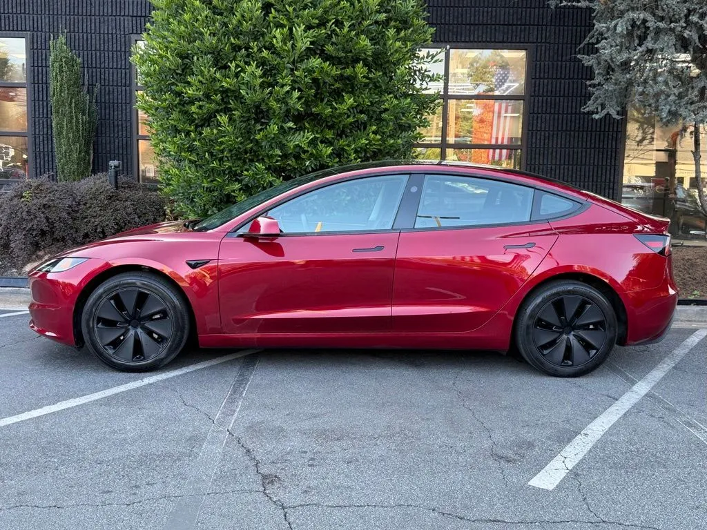 Tesla Model 3 photo 9