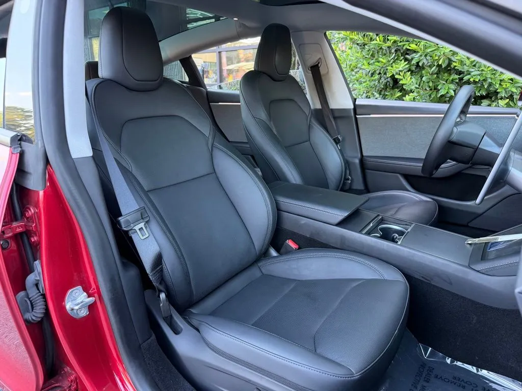 Tesla Model 3 photo 34