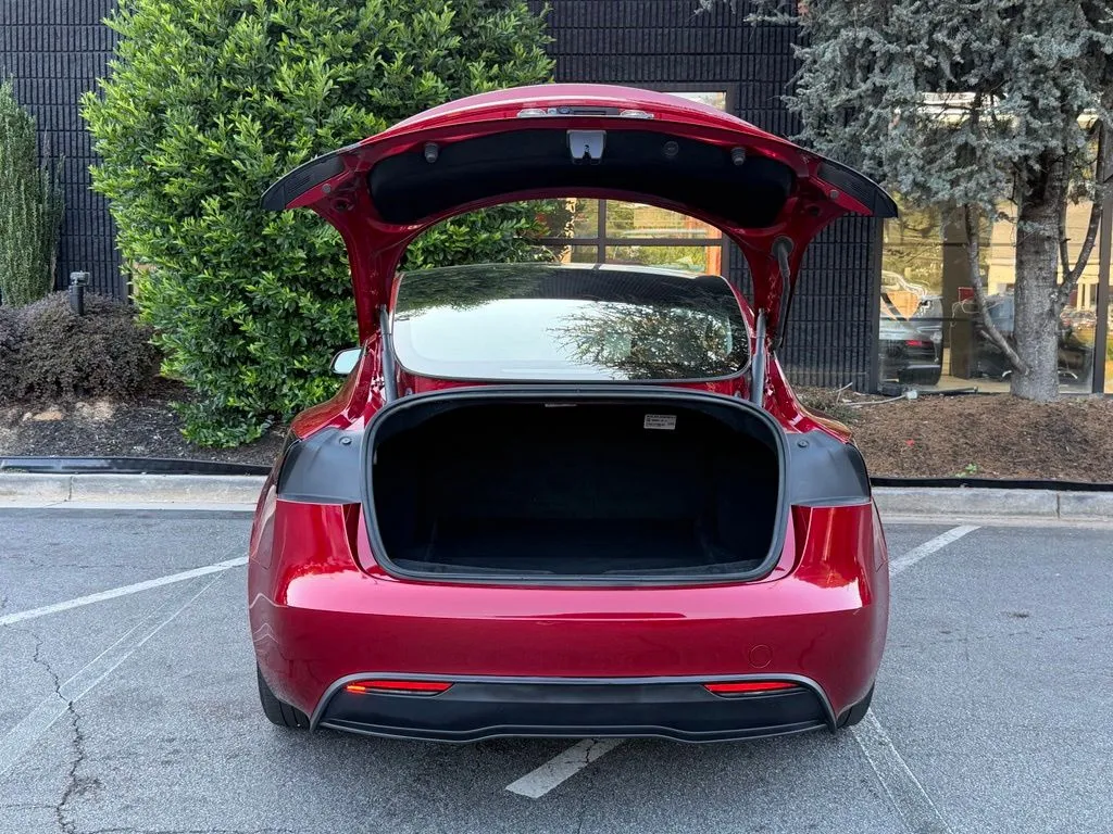 Tesla Model 3 photo 17