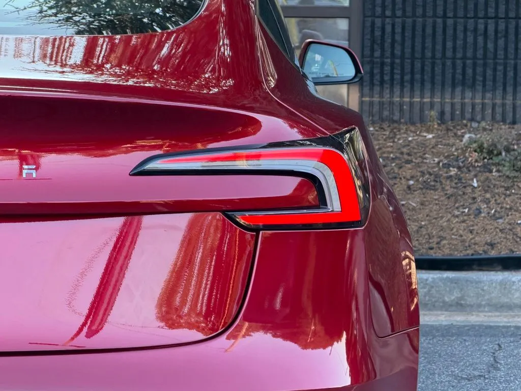 Tesla Model 3 photo 16
