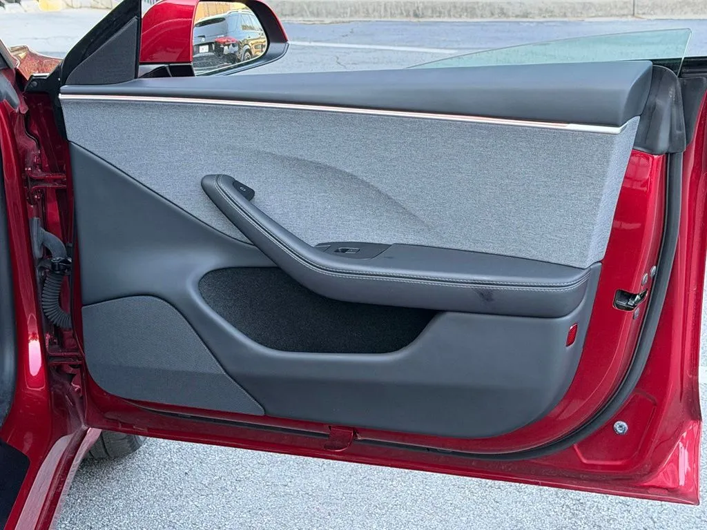 Tesla Model 3 photo 36