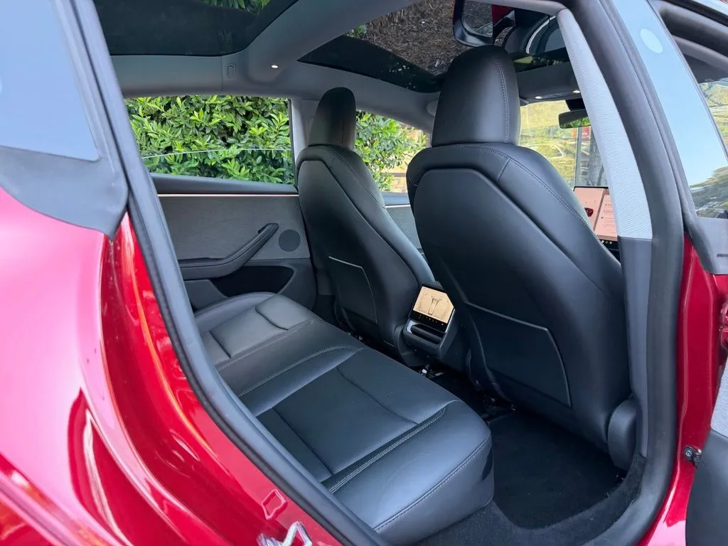 Tesla Model 3 photo 38