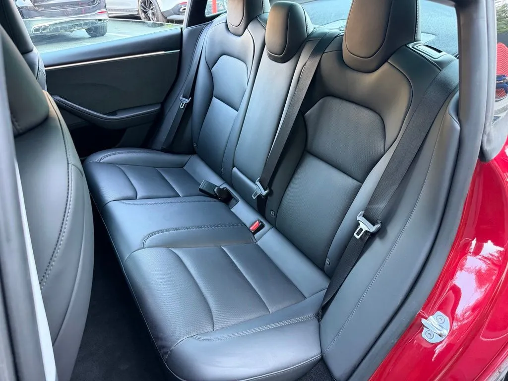 Tesla Model 3 photo 31