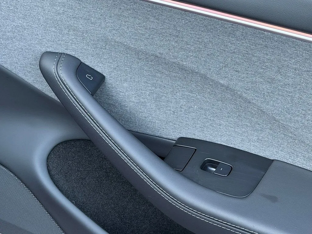 Tesla Model 3 photo 37