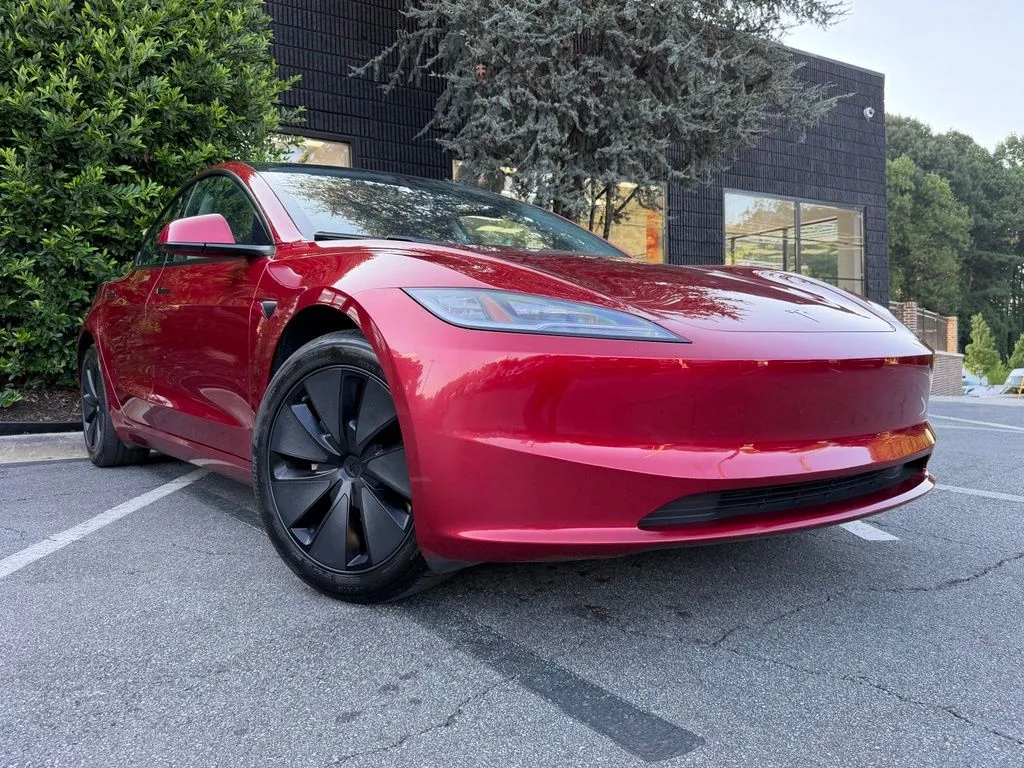 Tesla Model 3 photo 8