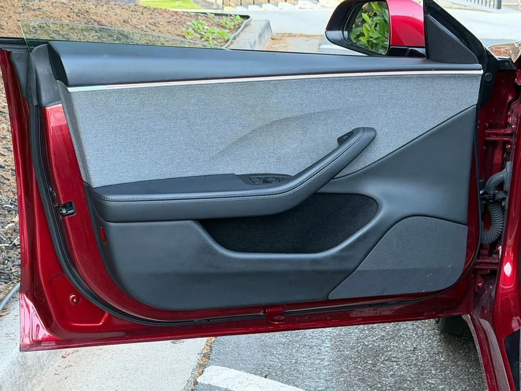 Tesla Model 3 photo 28