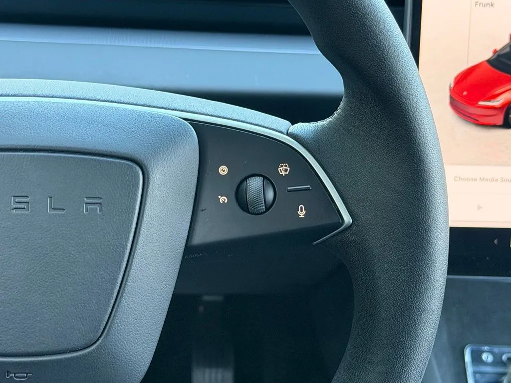 Tesla Model 3 photo 45