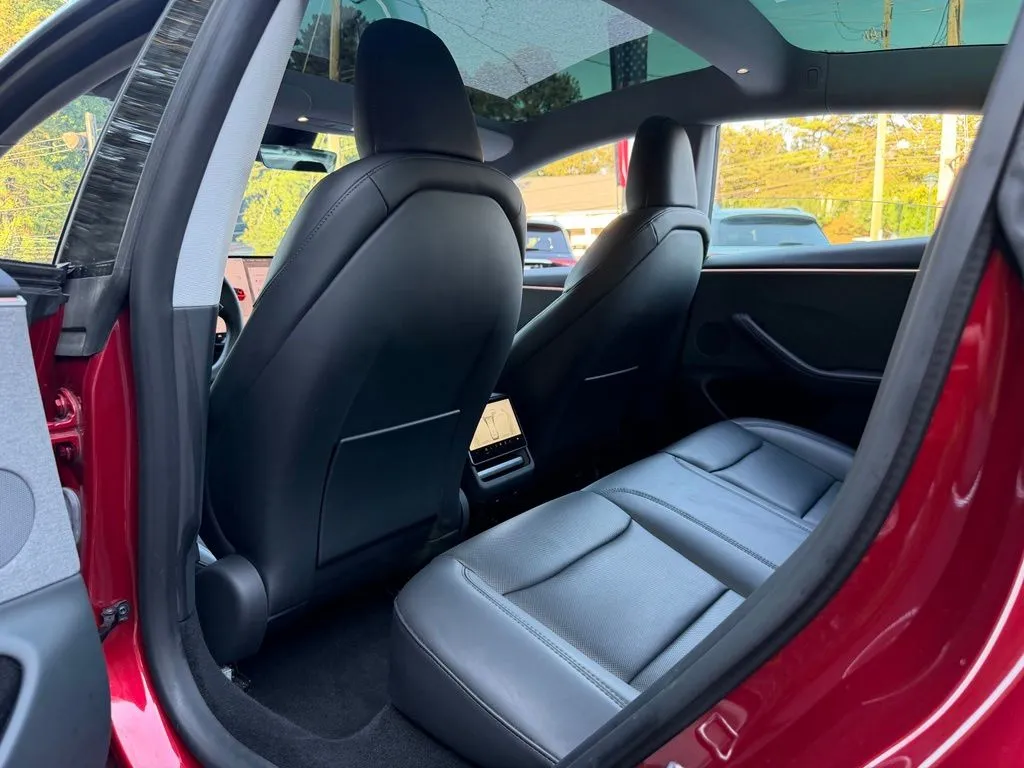 Tesla Model 3 photo 30