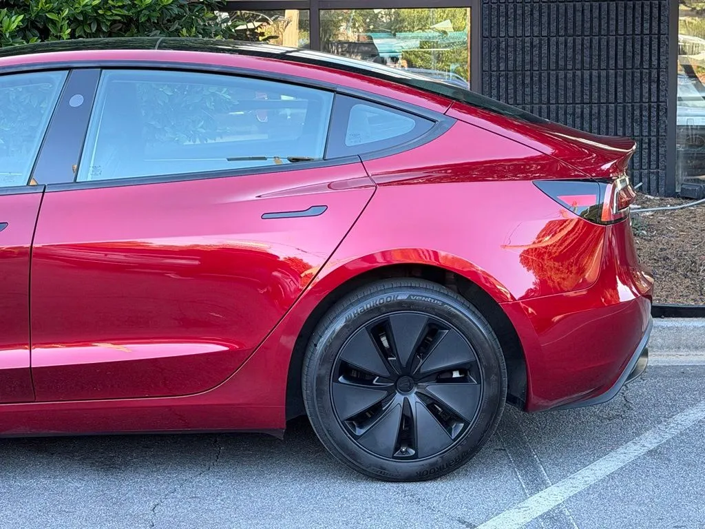 Tesla Model 3 photo 11