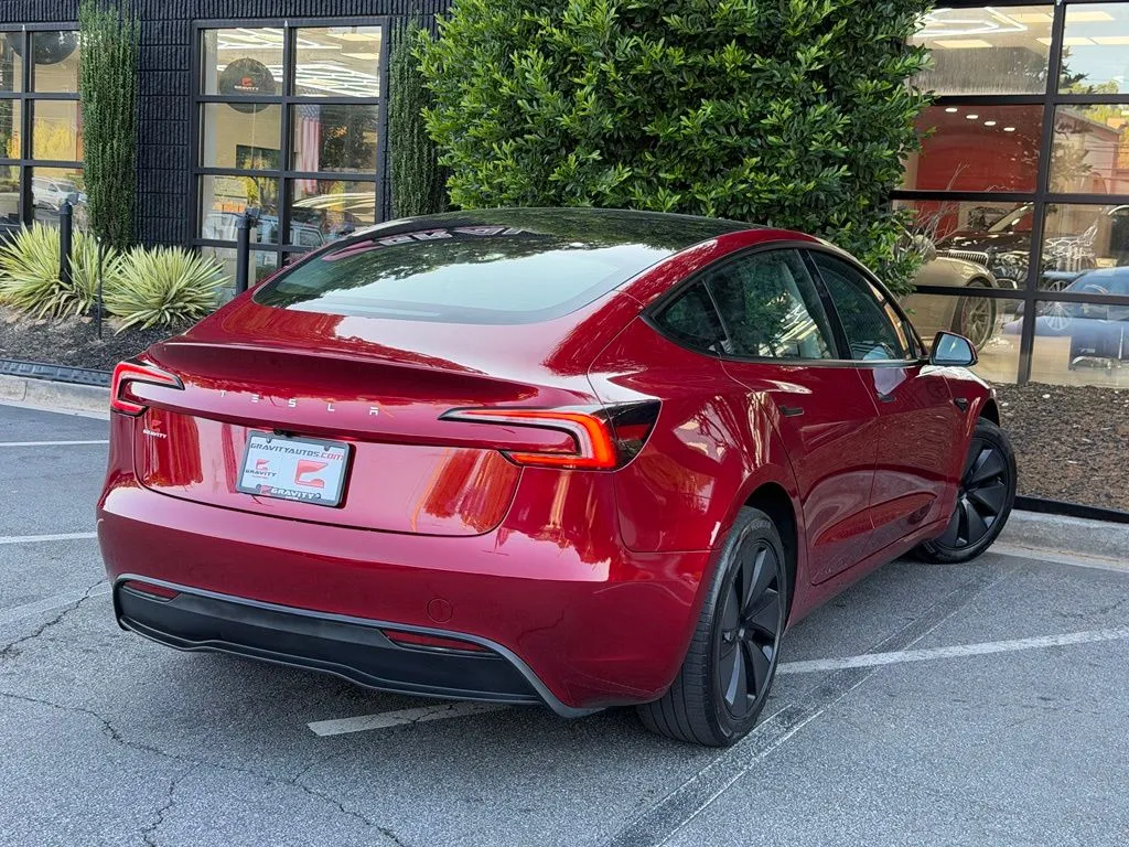 Tesla Model 3 photo 12