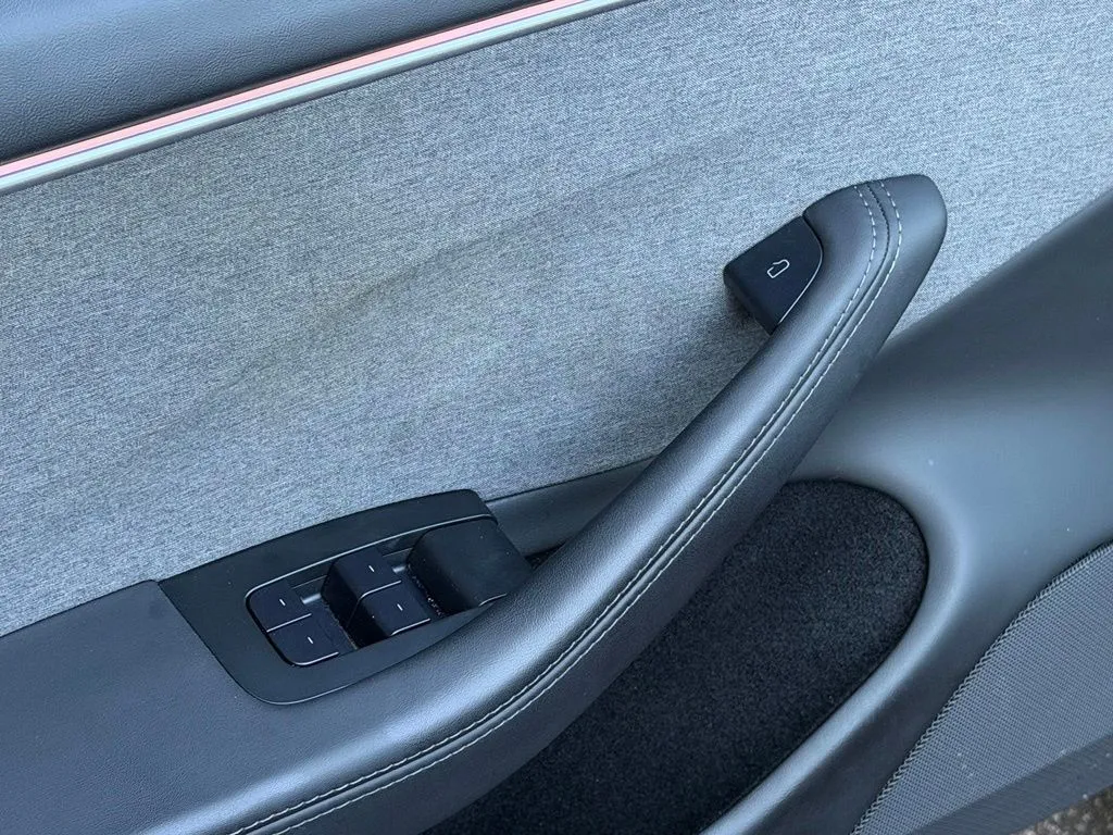 Tesla Model 3 photo 29