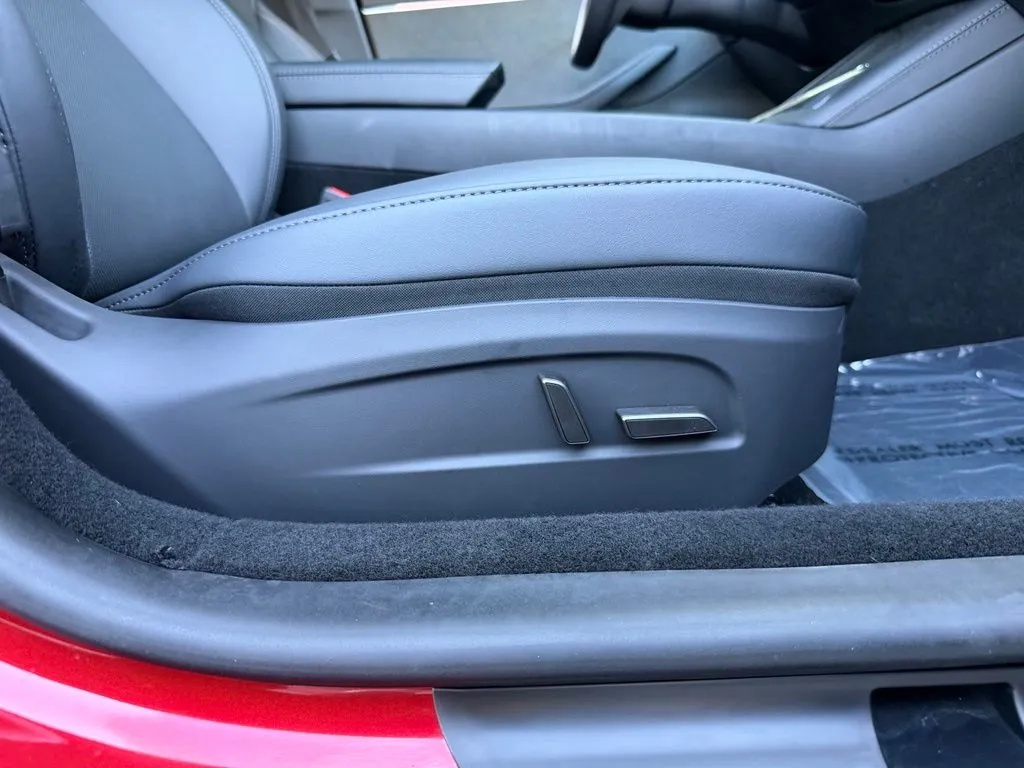 Tesla Model 3 photo 35