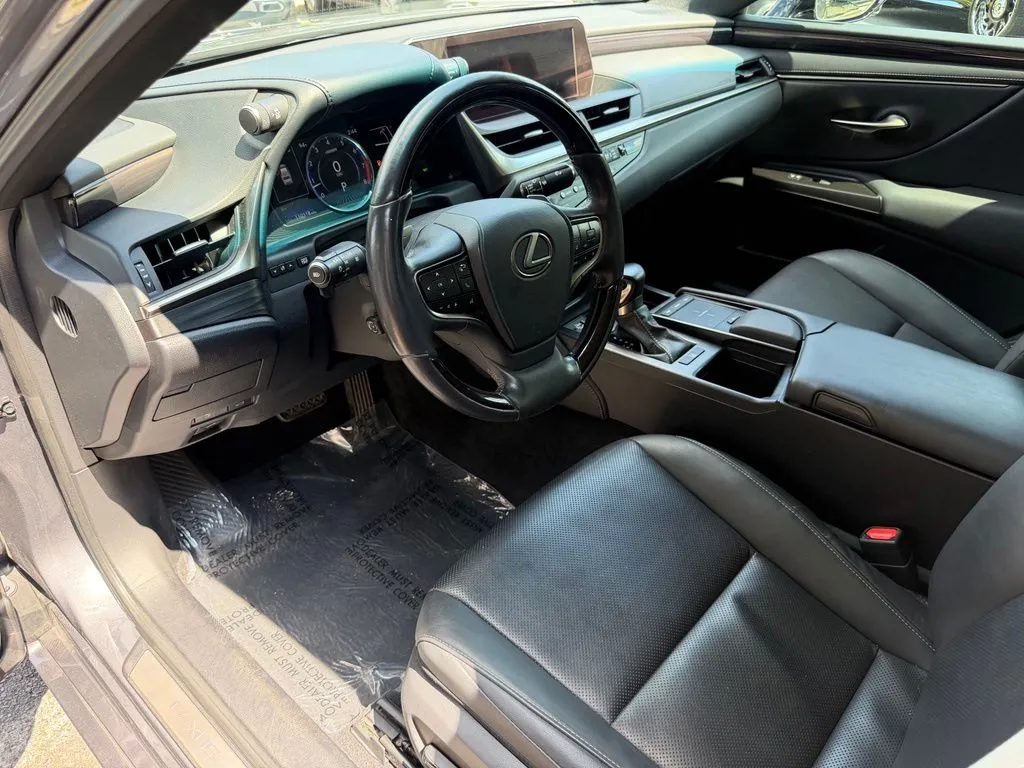 Lexus ES photo 24