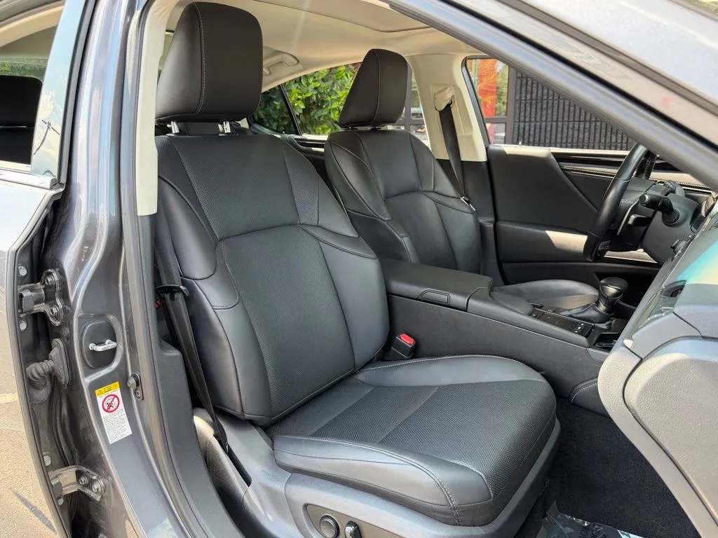 Lexus ES photo 34