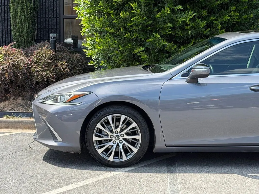 Lexus ES photo 10