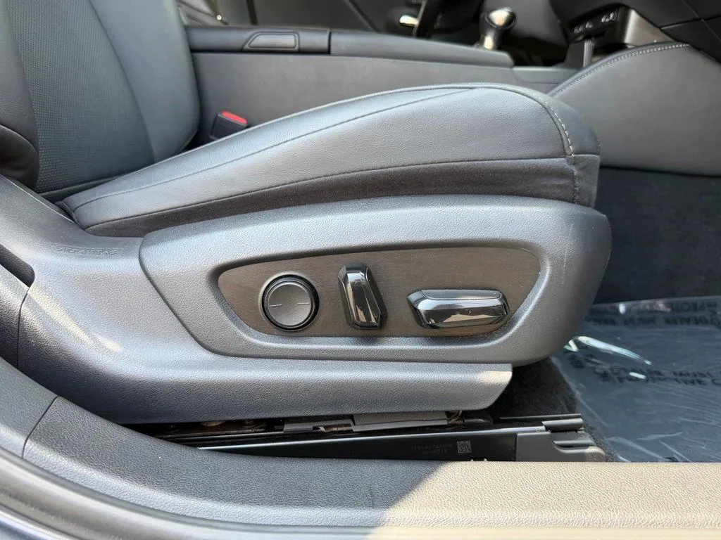 Lexus ES photo 35