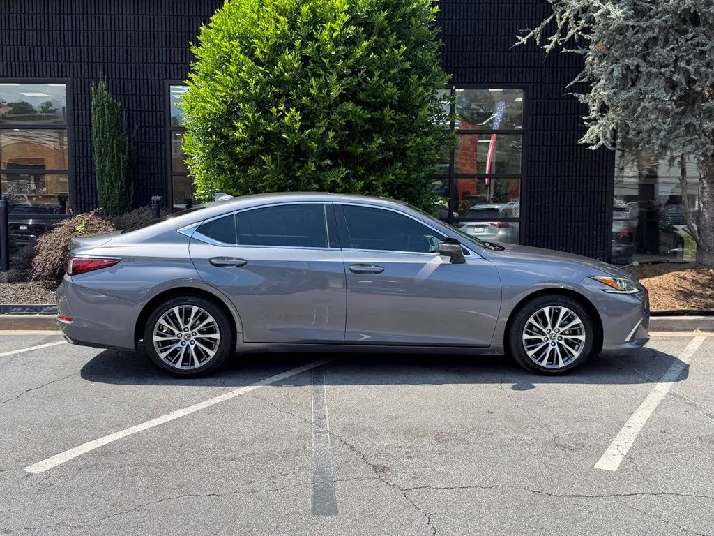 Lexus ES photo 21