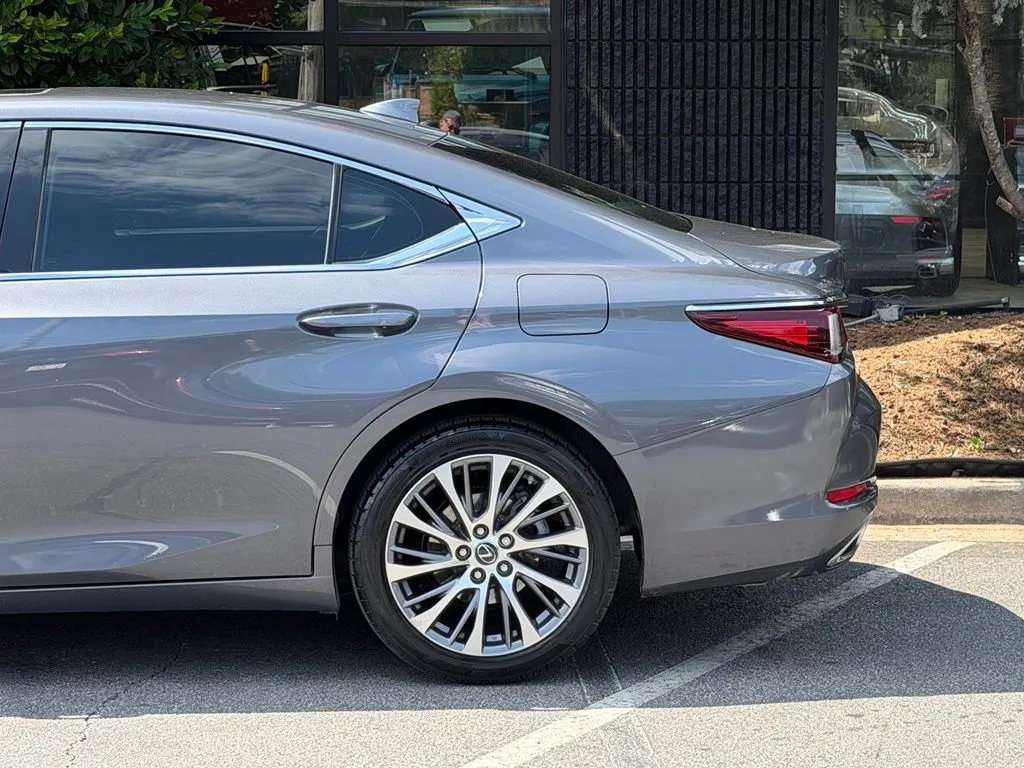 Lexus ES photo 12