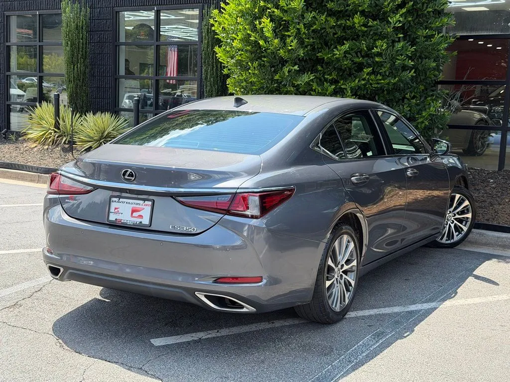 Lexus ES photo 11
