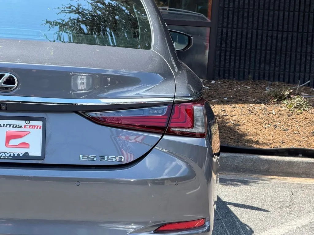 Lexus ES photo 16