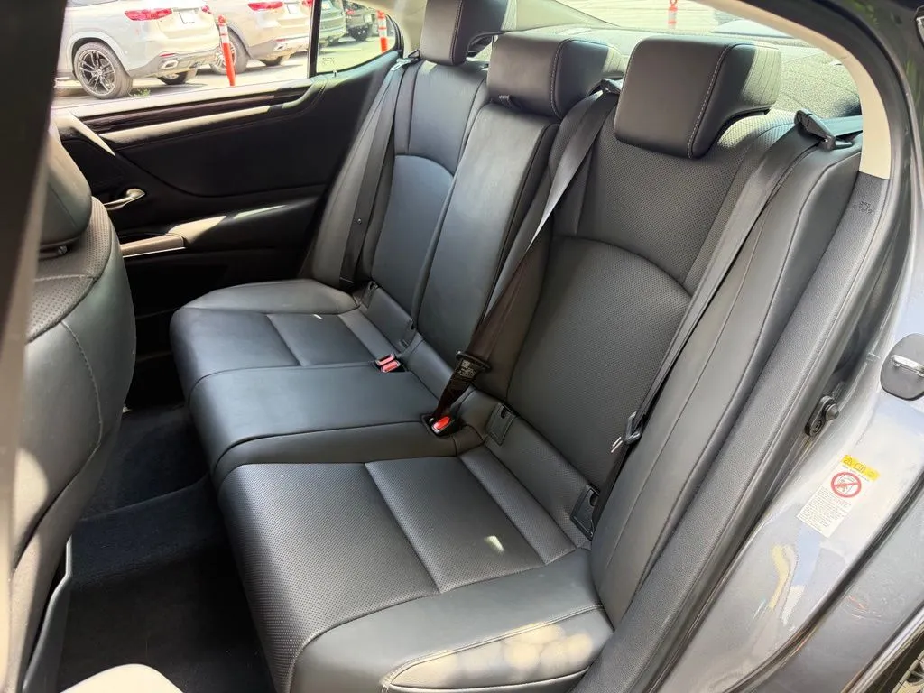Lexus ES photo 31