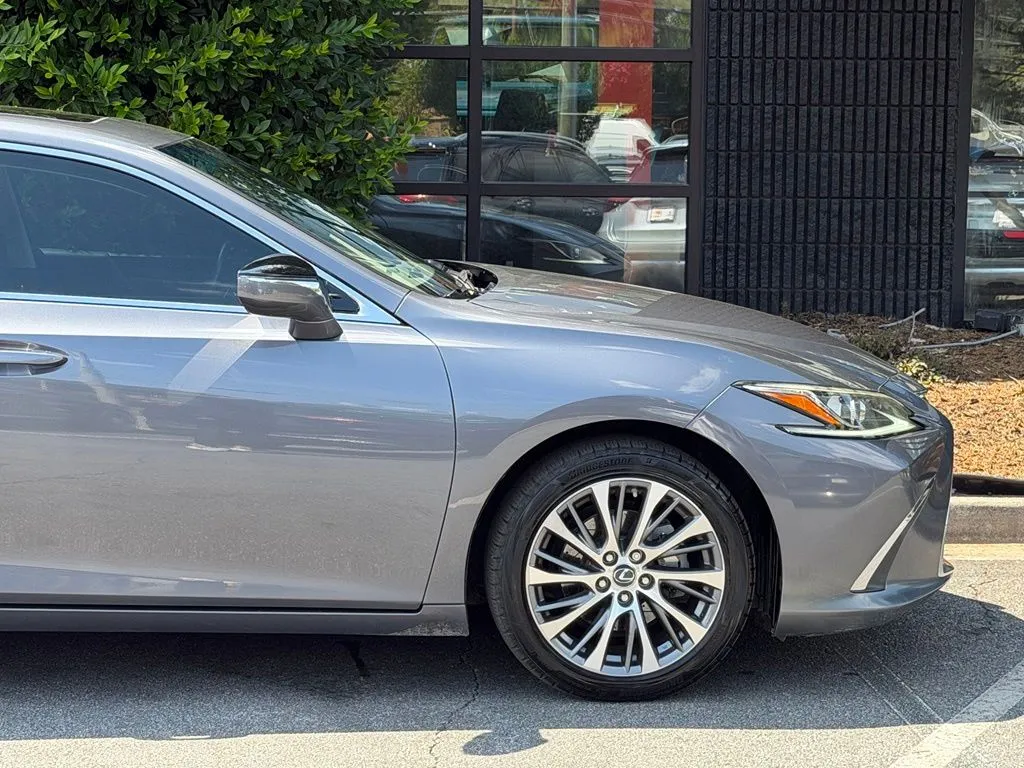 Lexus ES photo 23