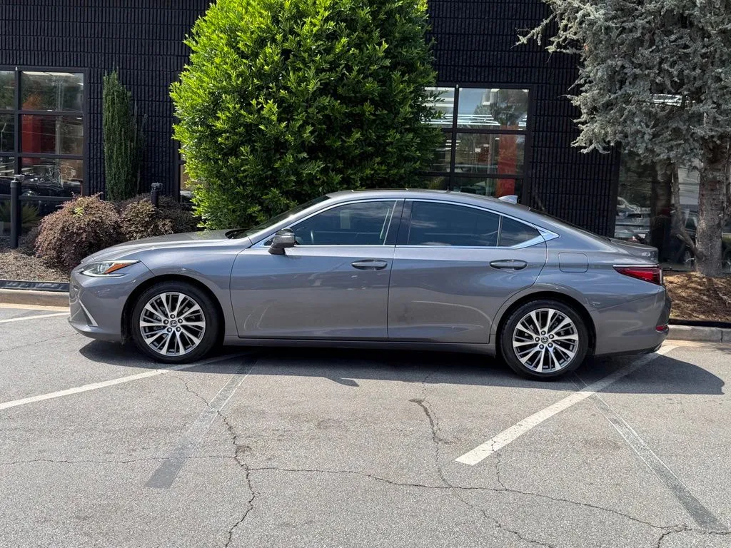 Lexus ES photo 9