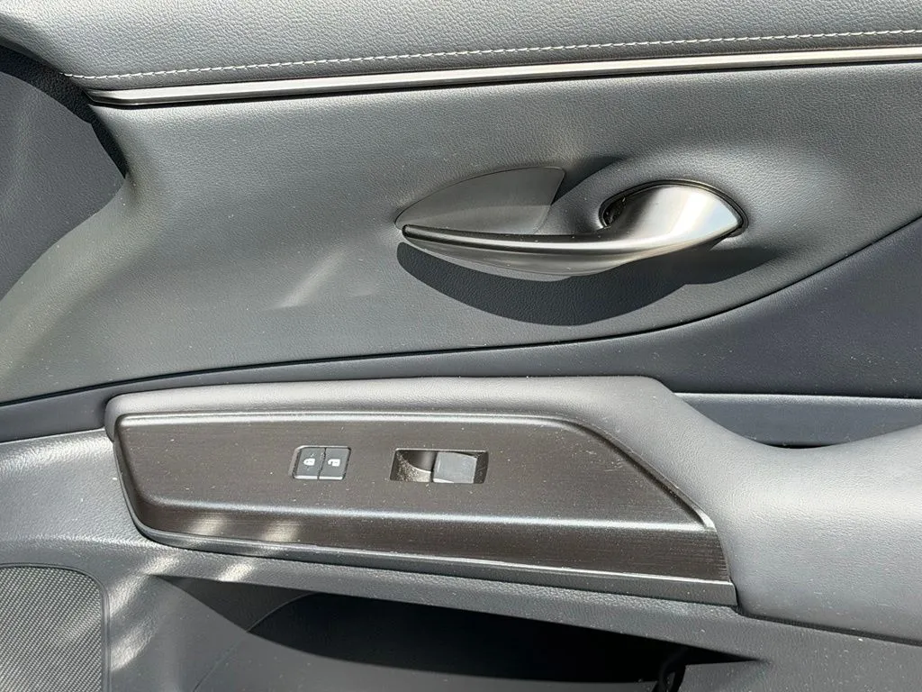Lexus ES photo 37