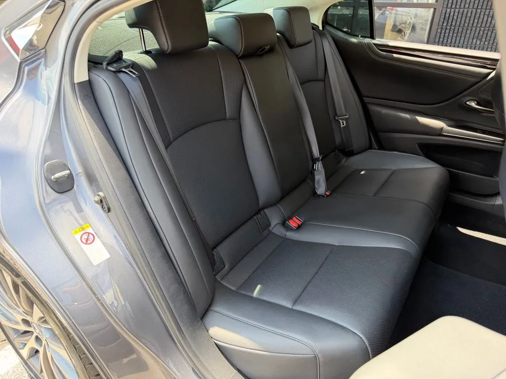 Lexus ES photo 39