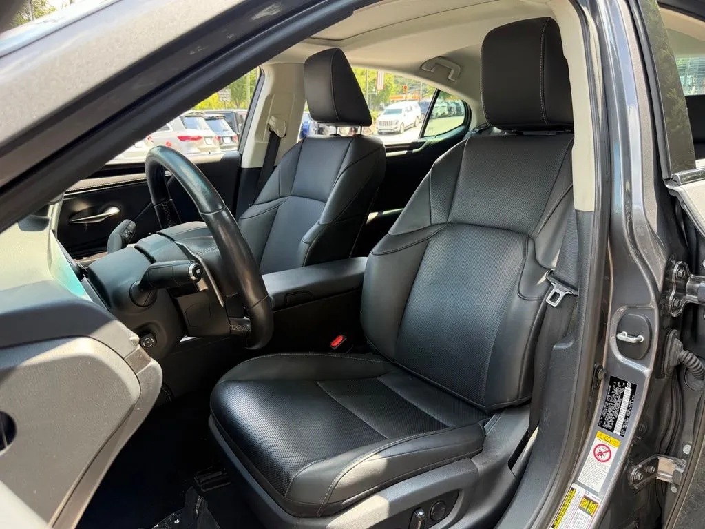 Lexus ES photo 26