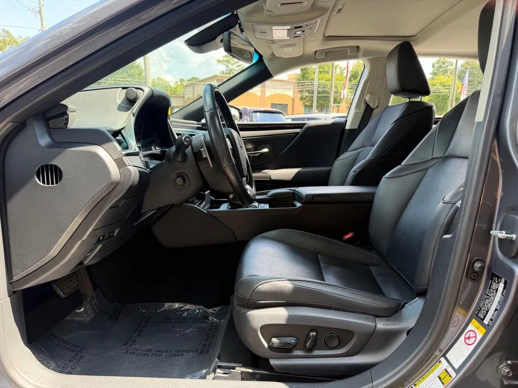 Lexus ES photo 25